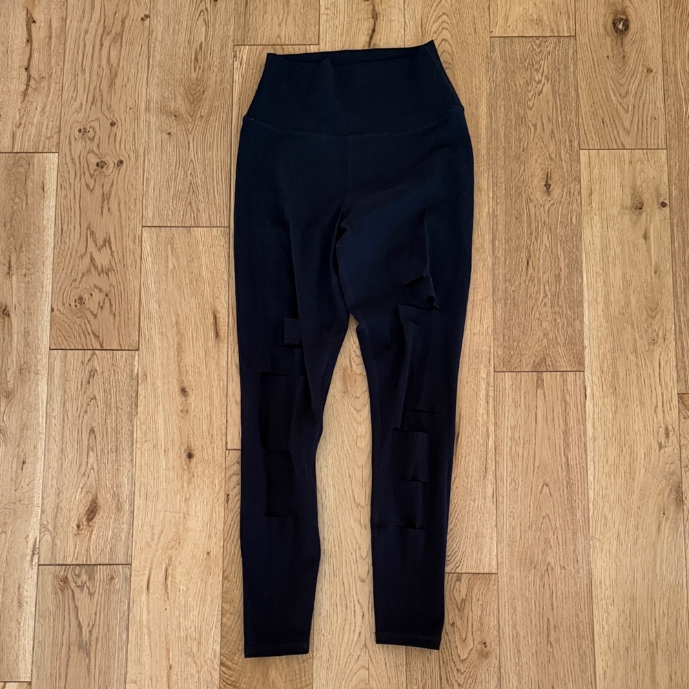 Alo Yoga High-Waist Ripped Warrior Leggings in black size XS